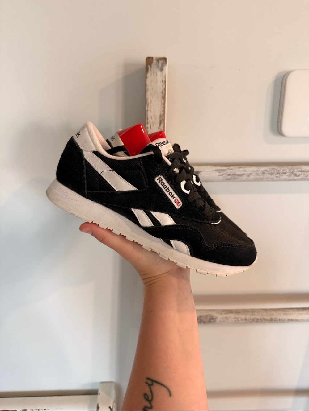 Reebok Classic Women 6.5 Black White Nylon Casual Comfort Daily Retro Sneakers